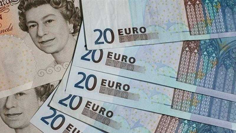 اليورو في أدنى مستوياته منذ شهر